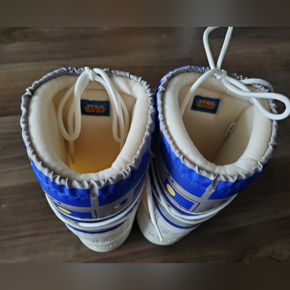 NIB - R2-D2 Moon Boots - Picture 8 of 14